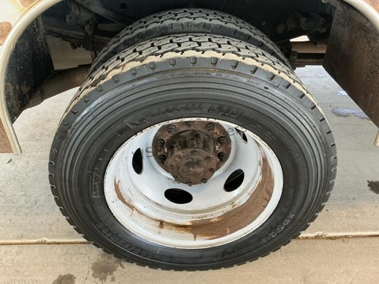 2016-ford-f550-image-8