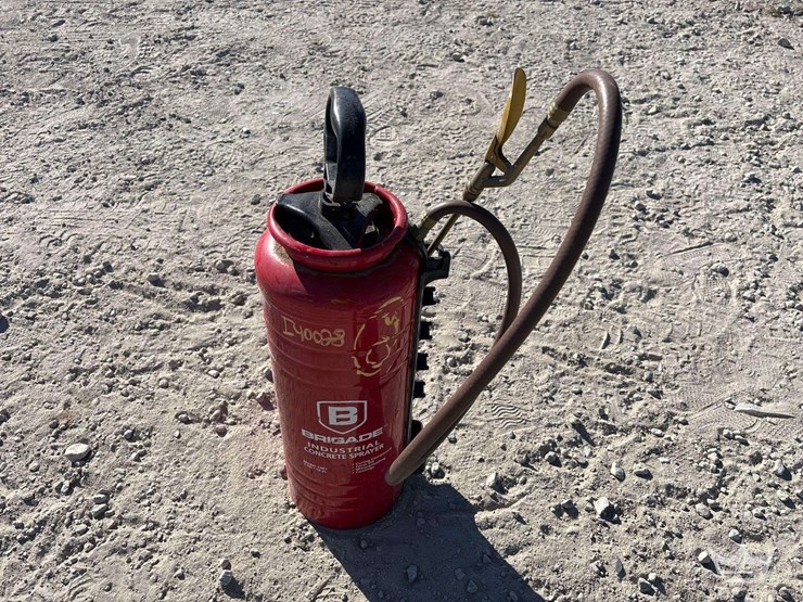 brigade-industrial-concrete-sprayer-image-1
