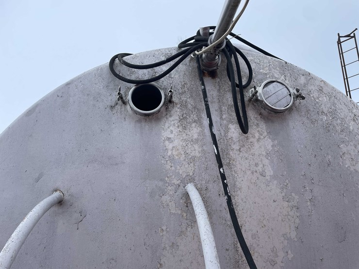 #3513-•-dairy-craft-4000-gallon-milk-stainless-steel-bulk-tank-image-23