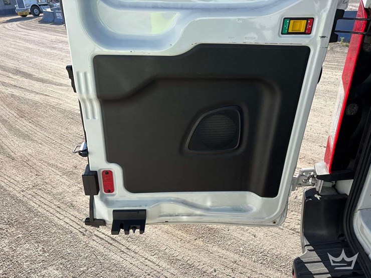 2019-ford-transit-image-21