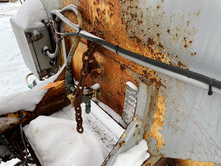 #3773-•-truck-mounted-salter/sander-with-brine-tanks-image-9