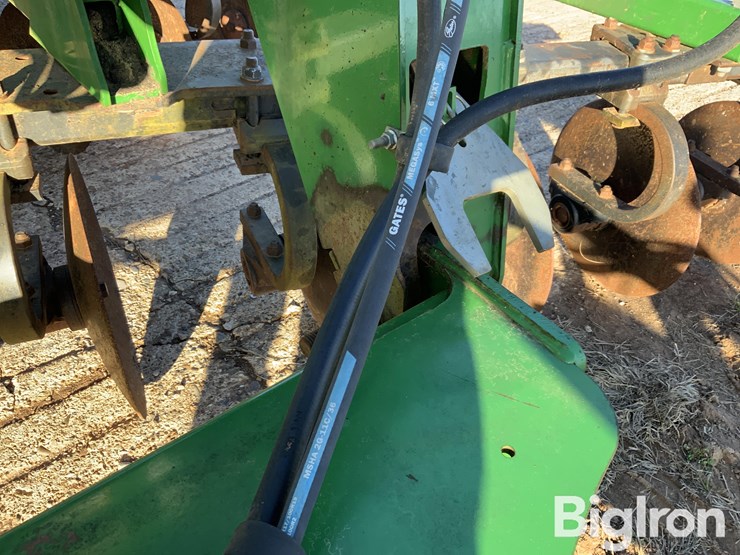 2014-john-deere-2700-image-18