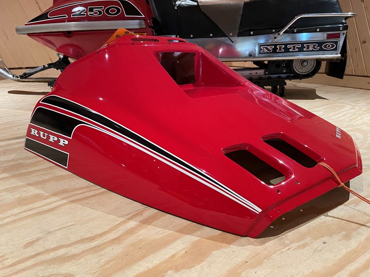 #3847-•-1976-rupp-rally-snowmobile-hood-image-3