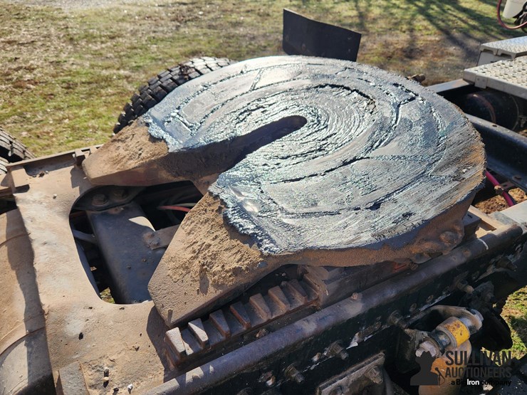 1997-freightliner-fld120-image-9