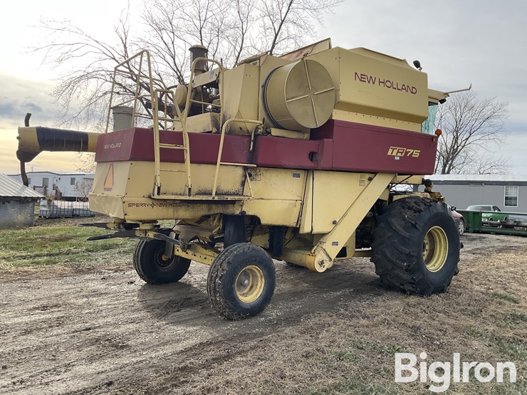 1982-new-holland-tr75-image-5