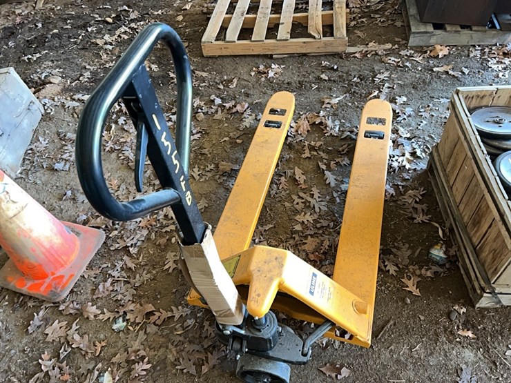 u-line-pallet-jack-(new);-located-at-7241-roxbury-rd,-charles-city,-va,-please-call-804.837.9940-or-804.651.4404-with-questions-image-1