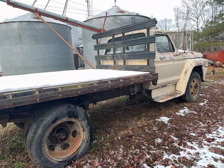 1977-ford-600-image-43