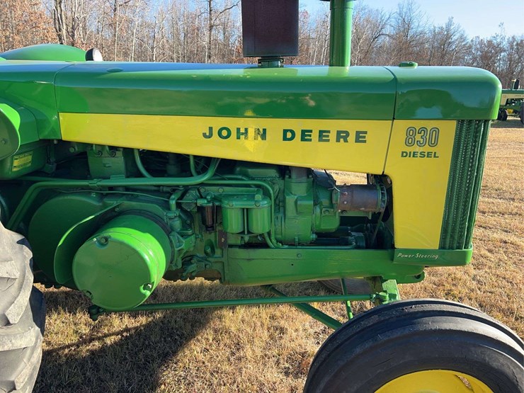 john-deere-830-image-25