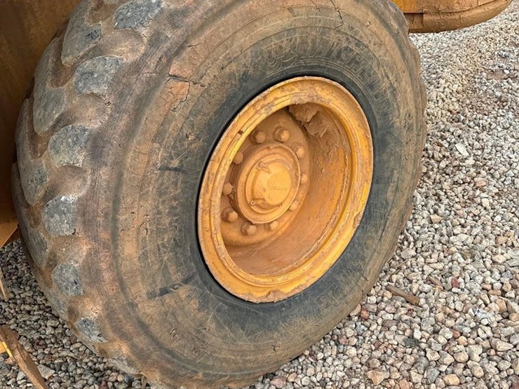 2011-volvo-l60f-image-15