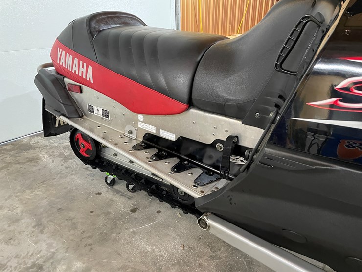 #3798-•-2004-yamaha-sx-viper-snowmobile-image-14
