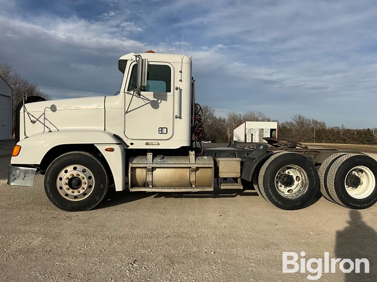 1999-freightliner-fld120-image-8