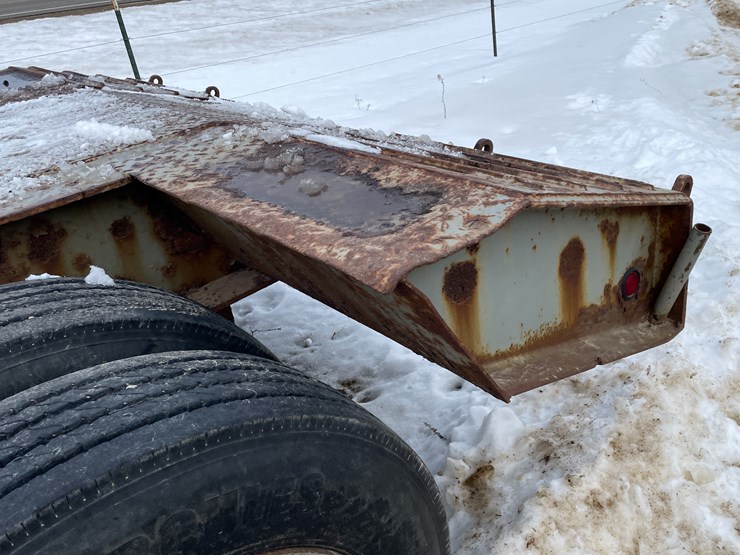 #1012-•-32'-lowboy-semi-trailer-(no-title,-for-parts)-image-29