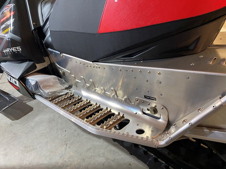 #3795-•-2022-polaris-600r-snowmobile-image-12