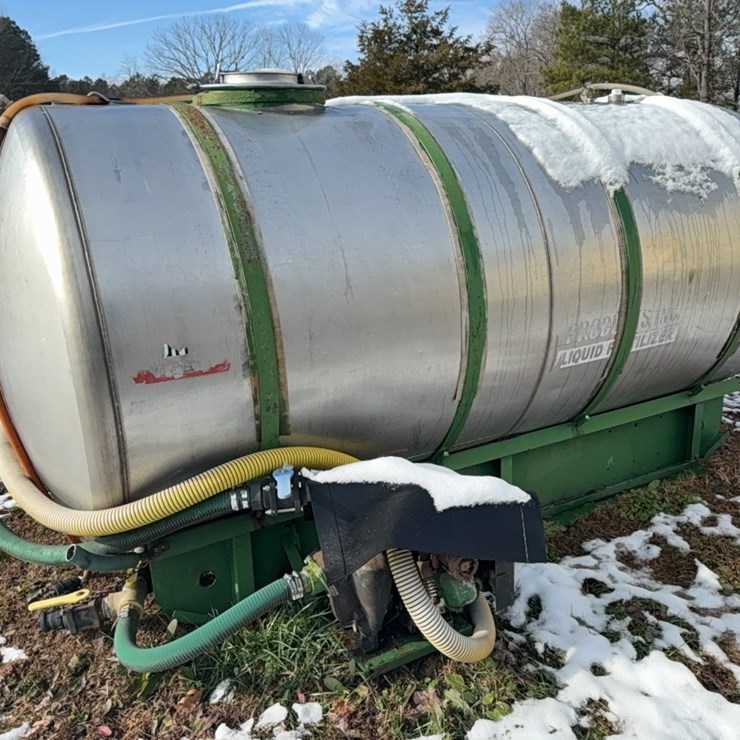 1200 GAL STAINLESS STEEL NURSE TANK; LOCATED AT 7241 ROXBURY RD, CHARLES CITY, VA, PLEASE CALL 804.837.9940 OR 804.651.4404 WITH QUESTIONS