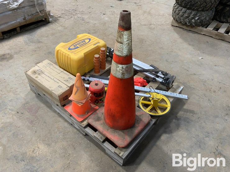 spectra-precision-gl1425c-laser-level-&-safety-equipment-image-7