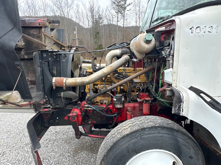 #1052-•-1996-volvo-wg-single-axle-truck-image-7