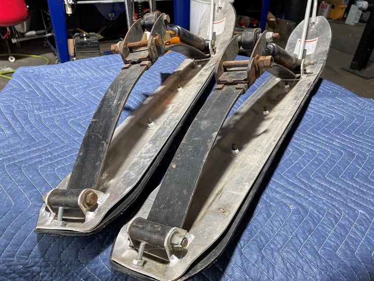 #3866-•-pair-of-aluminum-ski's-image-5