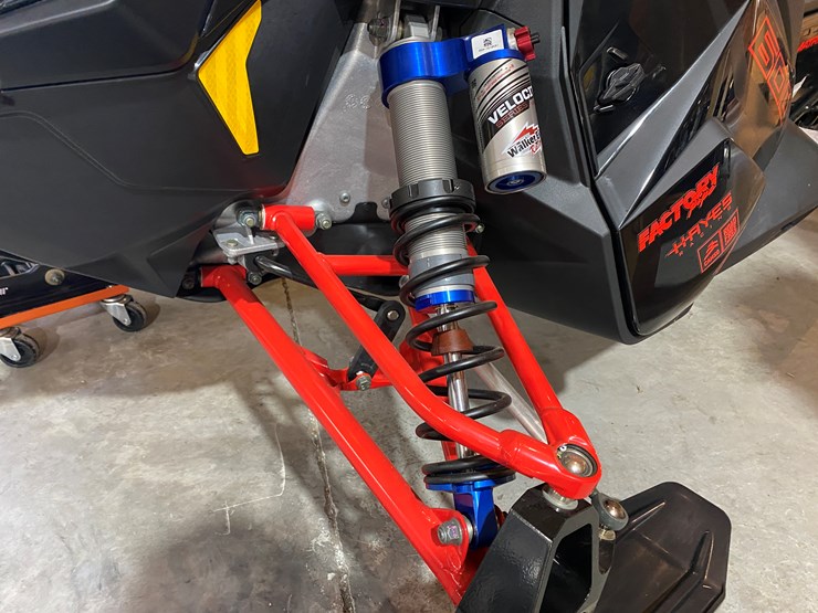 #3797-•-new-2023-polaris-indy-600-cross-country-matryx-snowmobile-image-10