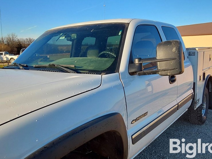 2002-chevrolet-silverado-2500-image-9