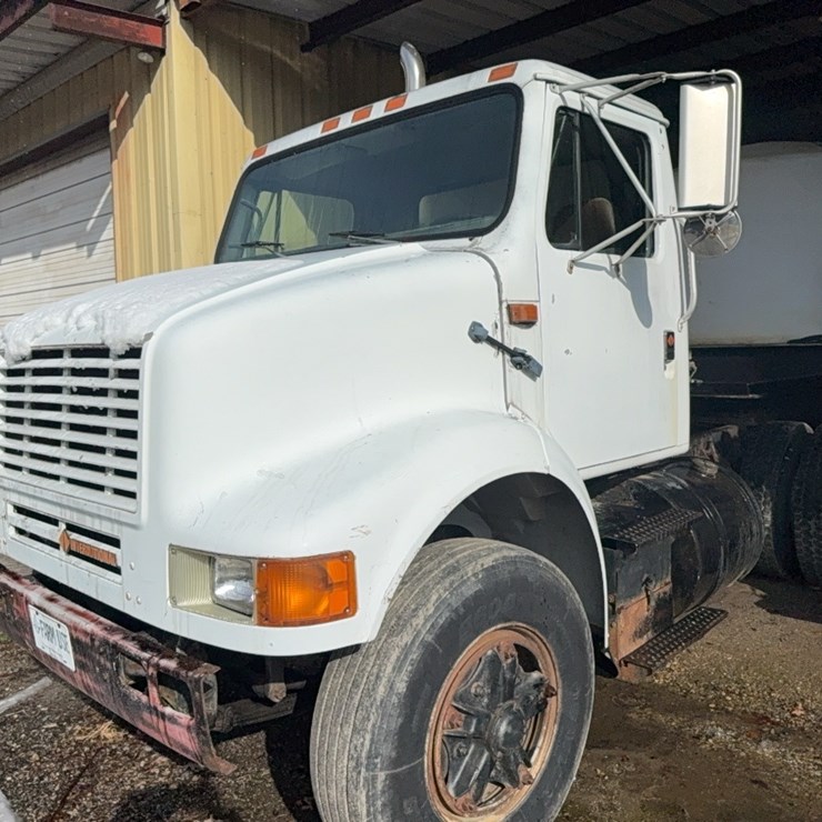 1989  INTL TRACTOR TRAILER, 477,369 MILES, DIESEL L10 CUMMINGS ENGINE, TITLE IN HAND; LOCATED AT 7241 ROXBURY RD, CHARLES CITY, VA, PLEASE CALL 804.837.9940 OR 804.651.4404 WITH QUESTIONS