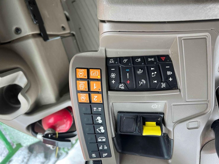 2024-john-deere-w235r-image-46