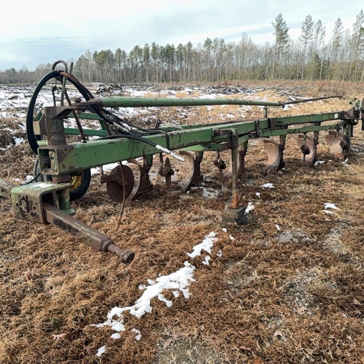 6 x 18 SEMI MOUNT PLOW; LOCATED AT 7241 ROXBURY RD, CHARLES CITY, VA, PLEASE CALL 804.837.9940 OR 804.651.4404 WITH QUESTIONS