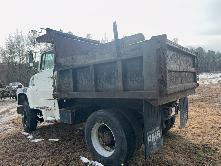 1982-ford-8000-image-28