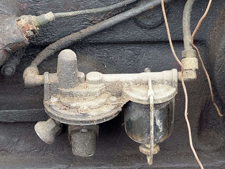 farmall-f-12-narrow-front-on-rubber-image-8