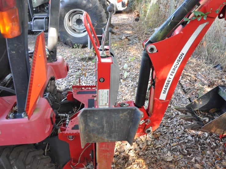 2021-massey-ferguson-gc1723eb-image-13