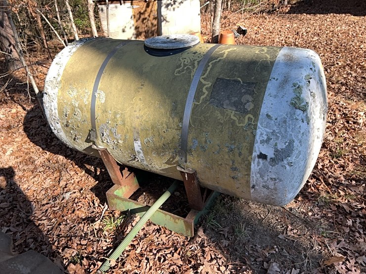 spray-tank-and-rack;-located-at-7241-roxbury-rd,-charles-city,-va,-please-call-804.837.9940-or-804.651.4404-with-questions-image-1