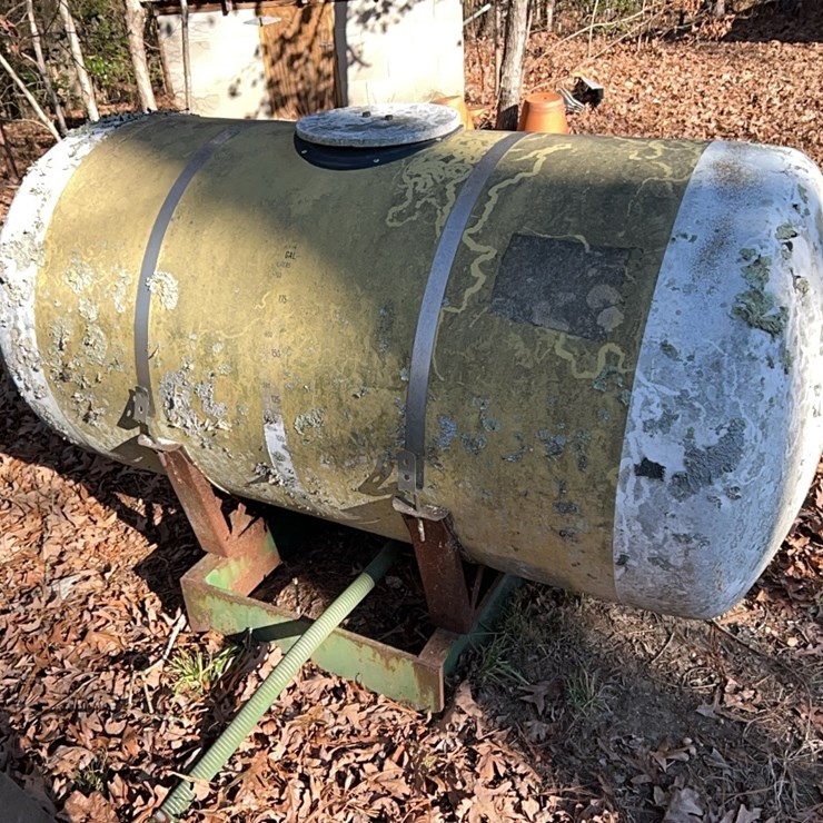 SPRAY TANK AND RACK; LOCATED AT 7241 ROXBURY RD, CHARLES CITY, VA, PLEASE CALL 804.837.9940 OR 804.651.4404 WITH QUESTIONS