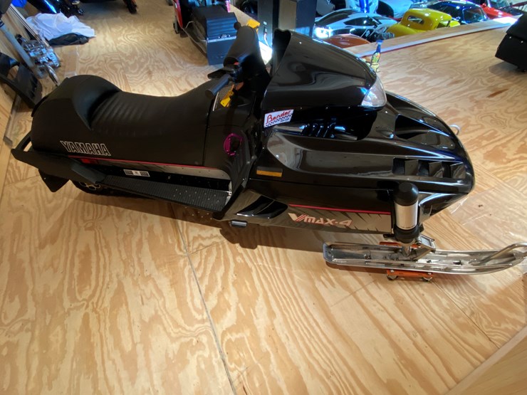 #3790-•-1992-yamaha-v-max-4-snowmobile-image-3
