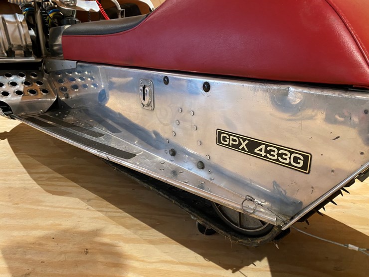 #3778-•-1975-yamaha-kalamazoo-gpx-433g-snowmobile-image-10
