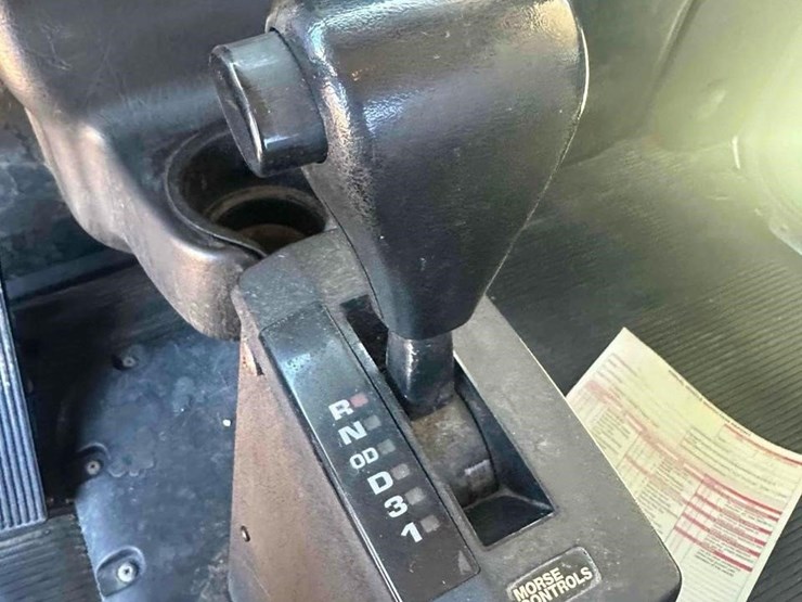 2008-peterbilt-335-image-29