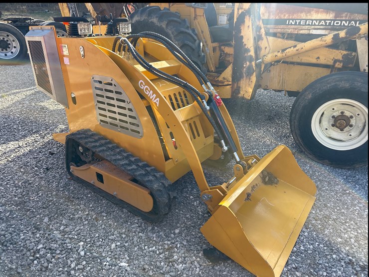 #1057-•-2005-ggma-mini-skid-steer-loader-image-1