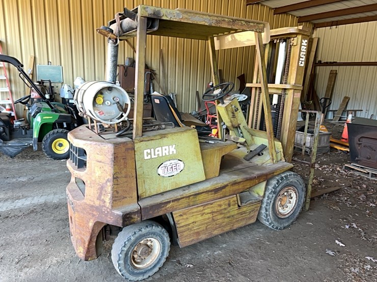 fork-lift;-located-at-7241-roxbury-rd,-charles-city,-va,-please-call-804.837.9940-or-804.651.4404-with-questions-image-4