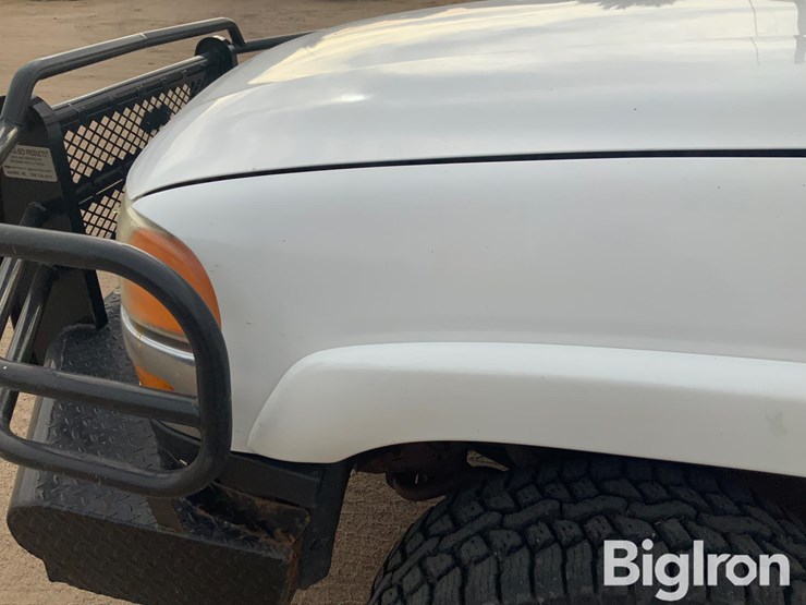 2005-gmc-sierra-2500-image-16