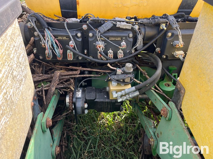 john-deere-7200-image-16