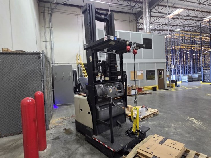 2006-crown-sp3420-30-image-1