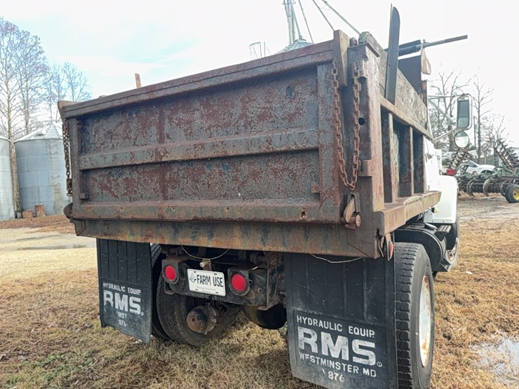 1982-ford-8000-image-32