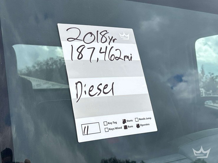 2018-isuzu-npr-image-23