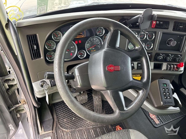 2019-kenworth-t880-image-27