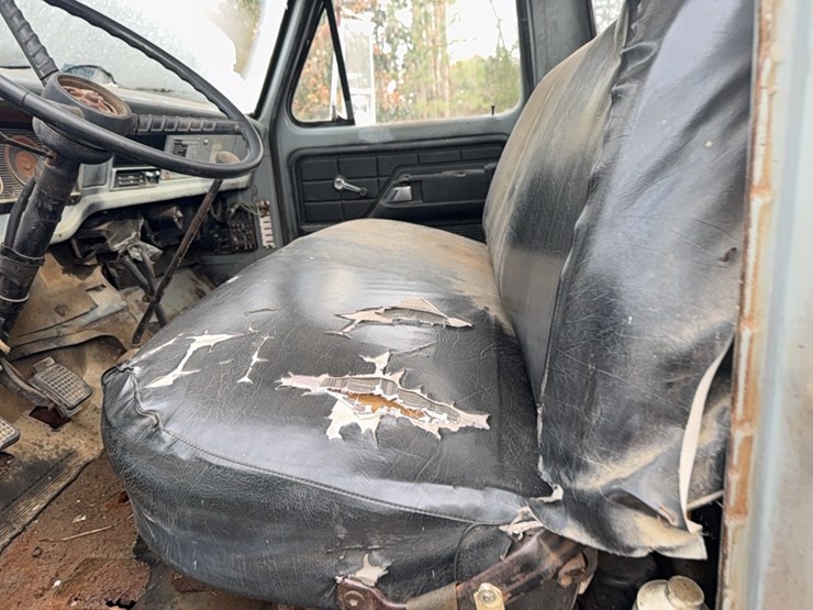 1977-ford-600-image-65