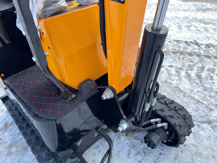 #204-•-miva-va13-mini-excavator-image-37