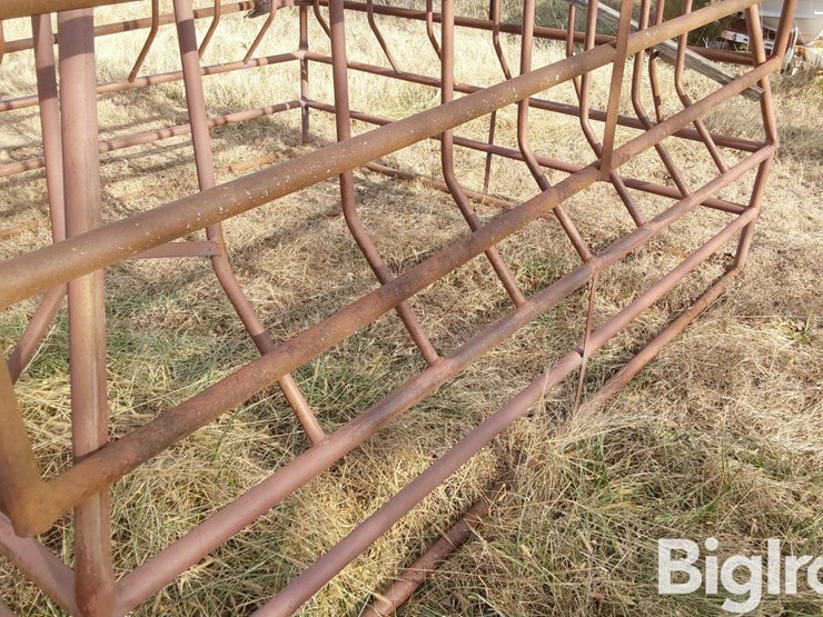 square-8-1/2'-x-9-1/2'-bale-feeders-image-11