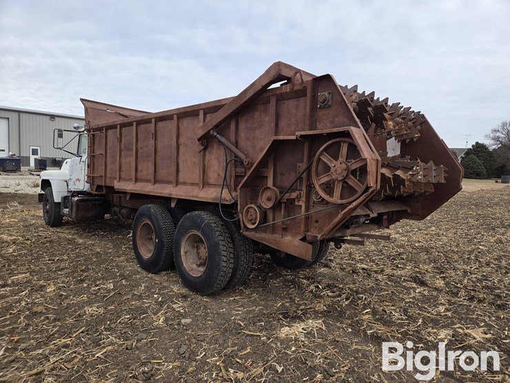 1971-mack-r685s-image-7