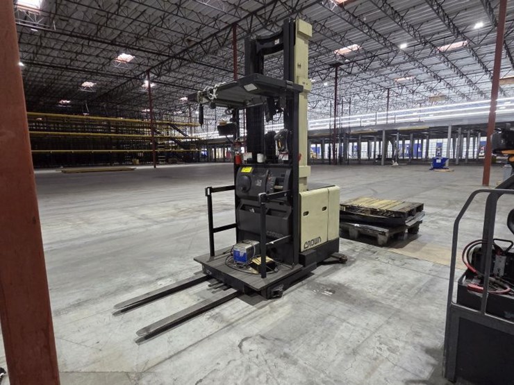 1998-crown-sp3020-30-image-1