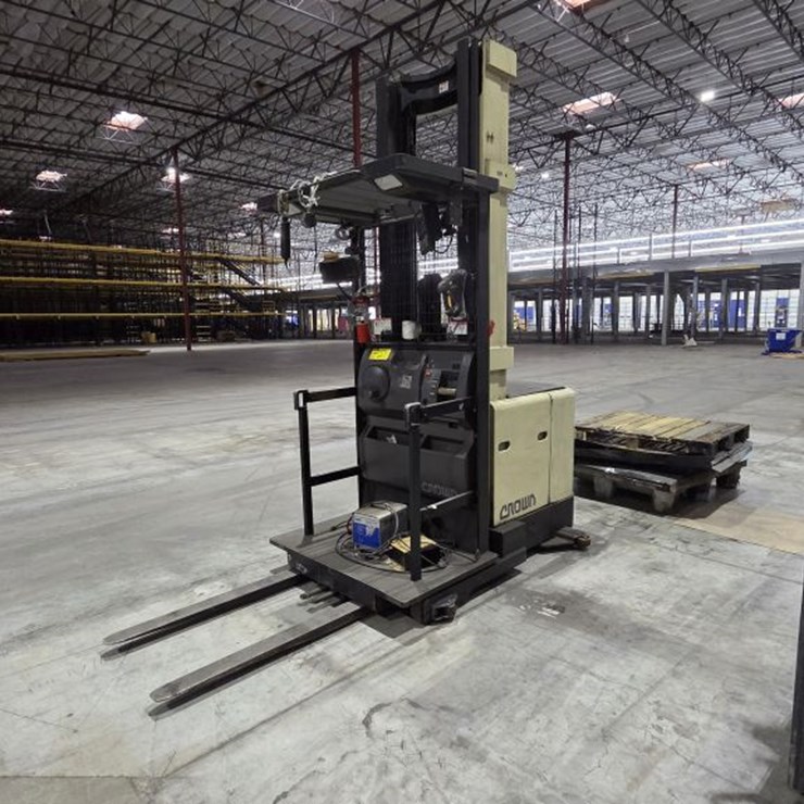 1998 CROWN SP3020-30