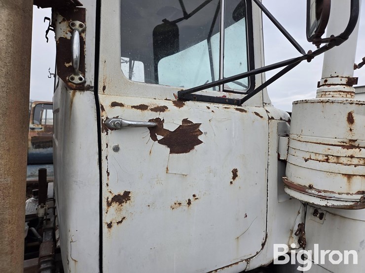 1971-mack-r685s-image-19