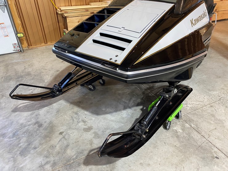 #3783-•-1980-kawasaki-440-invader-snowmobile-image-8